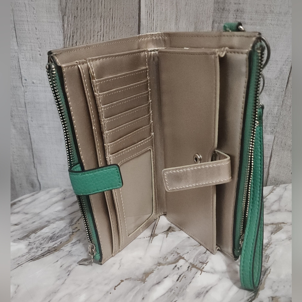 🌷GUESS Double Zip Organizer Wallet/ Wrislet in Mint Green🌷Imperfections - Picture 7 of 16